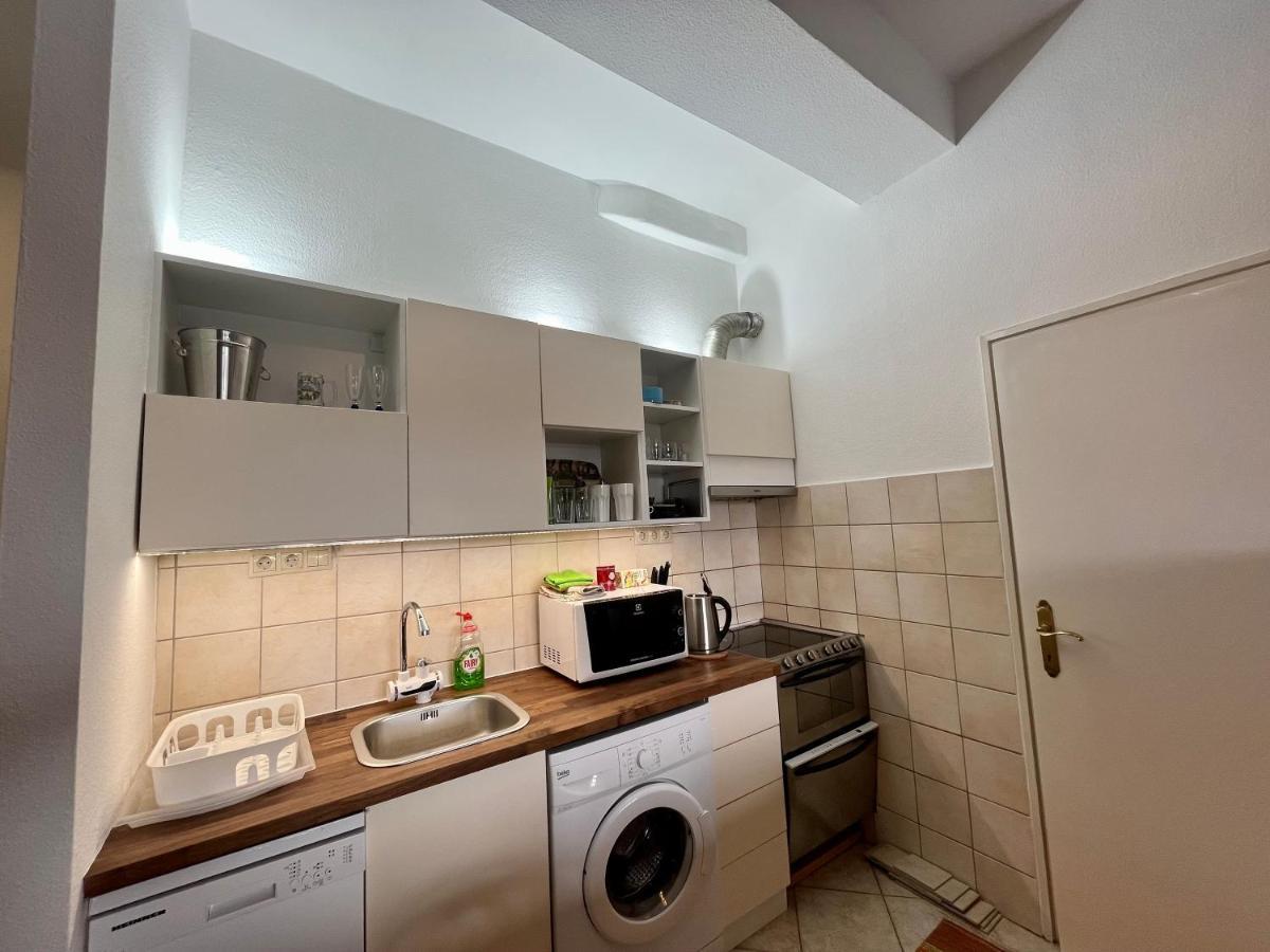 Bellevue City Apartment Budapest Exteriör bild